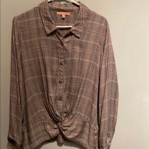 Cozy plaid blouse with twist at the bottom size L